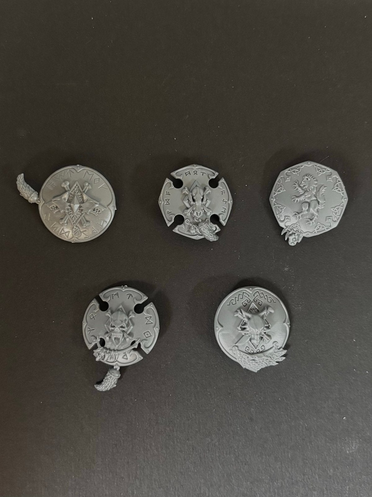 5 Wulfen Storm Shields Space Wolves Warhammer 40K Nieuw, Ophalen of Verzenden, Nieuw, Groter dan 1:35, Figuur of Figuren