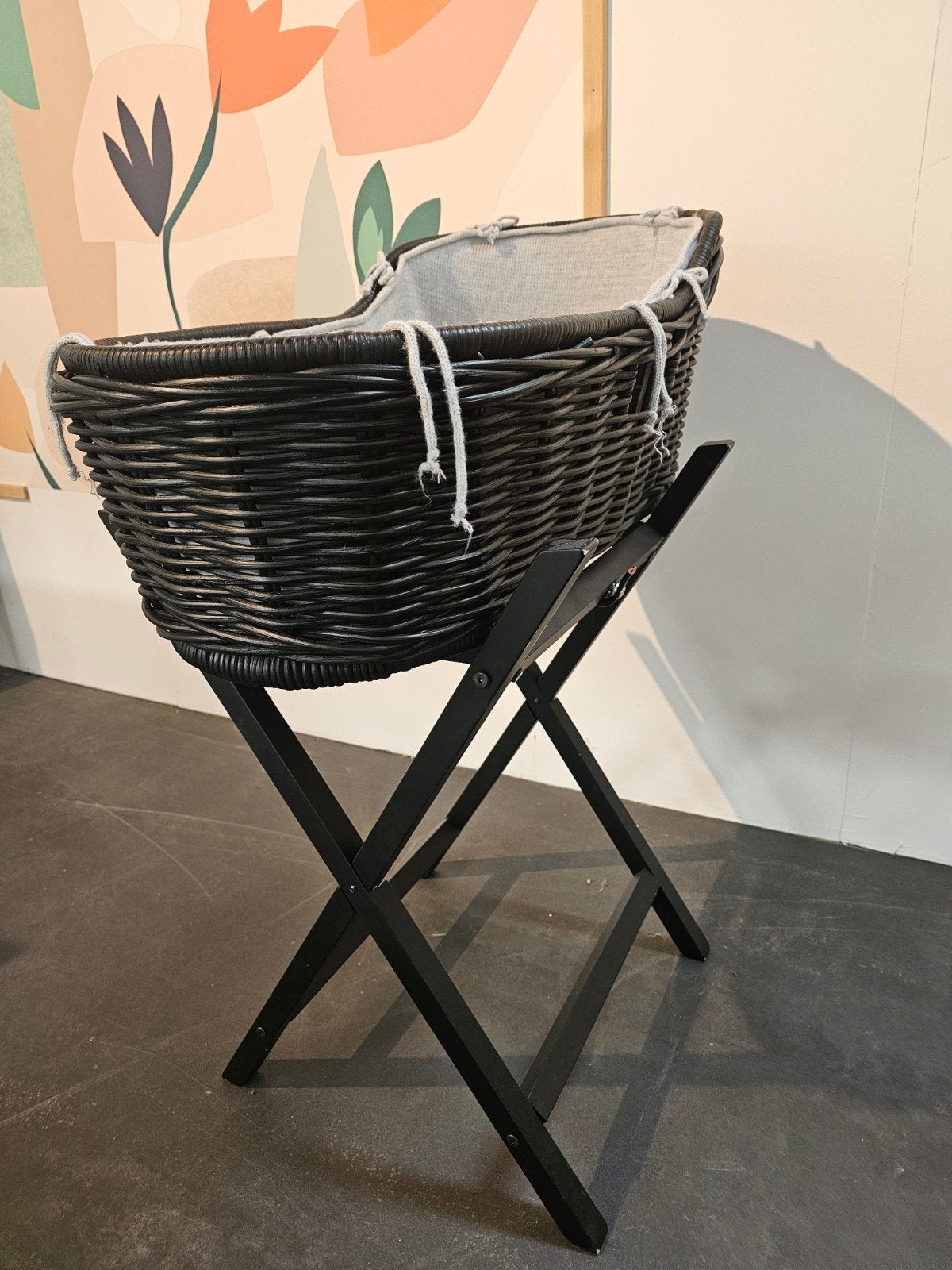 Kidsmill Moses wieg, standaard, matras, wiegbekleding, zwart, Ophalen, Zo goed als nieuw, Wieg