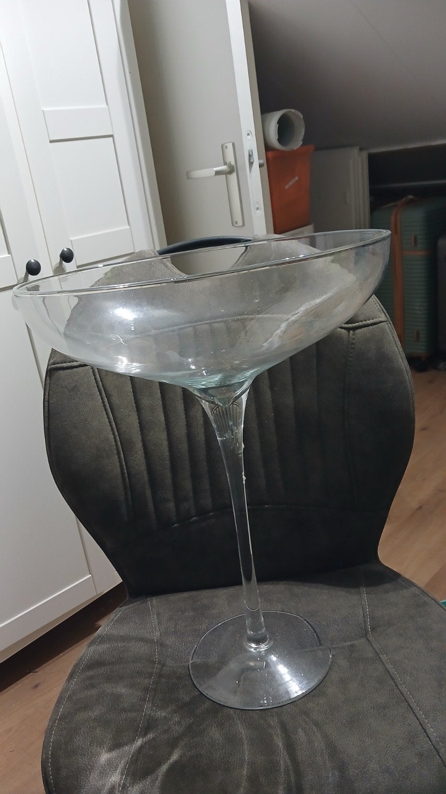 Grote glazen schaal op voet, Huis en Inrichting, Ophalen, Op voet, Schaal, Glas