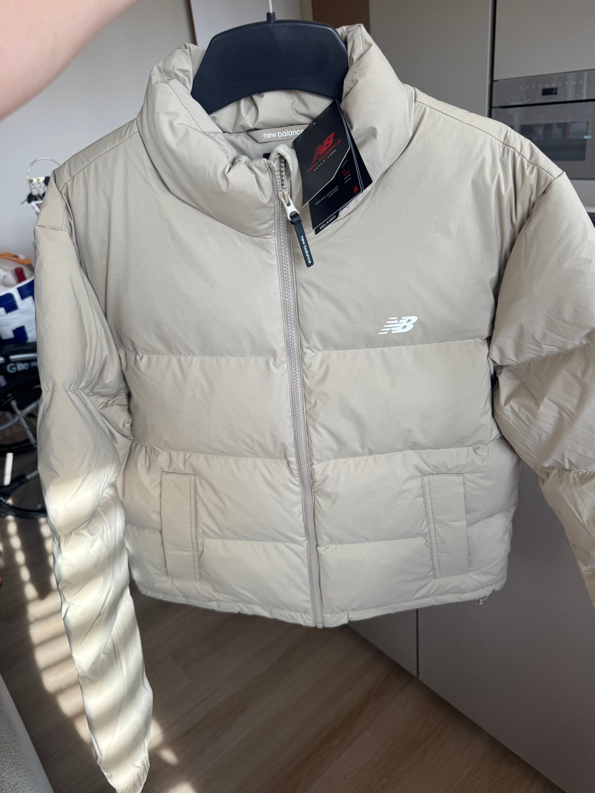 New Balance relaxed fit jas jacket bomber M, Ophalen of Verzenden, Nieuw, Maat 38/40 (M), Beige