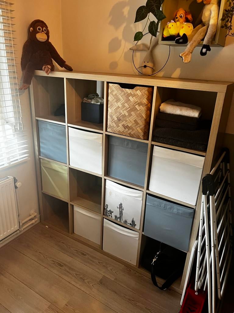 Kallax kast met 16 vakken en opbergboxen, Ophalen, Met plank(en), Gebruikt, 100 tot 150 cm