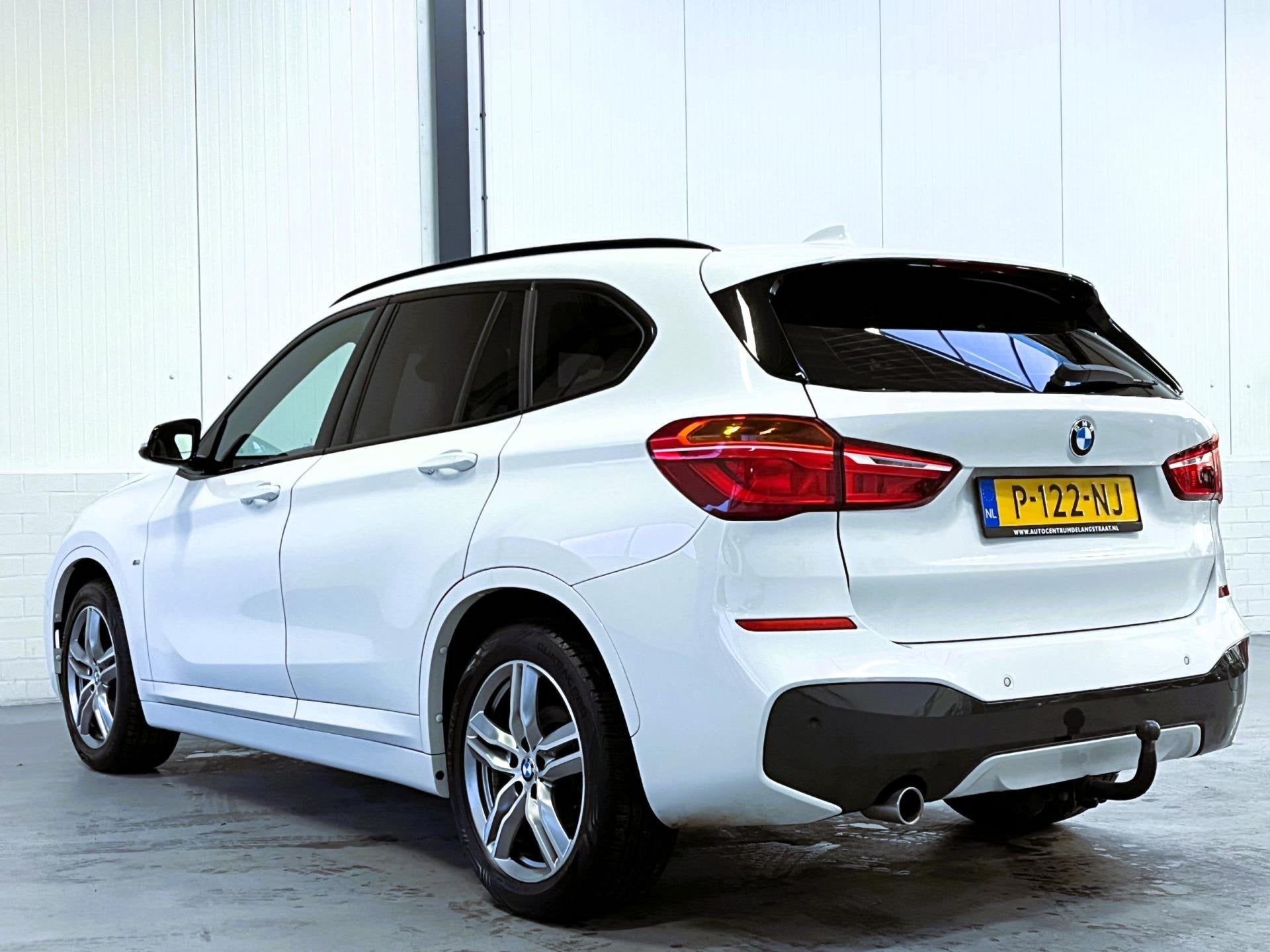 BMW X1 SDrive18i High Executive M Sport|Trekhaak|Harman Kard, Auto's, Gebruikt, Euro 6, Automatische klimaatregeling, Alcantara