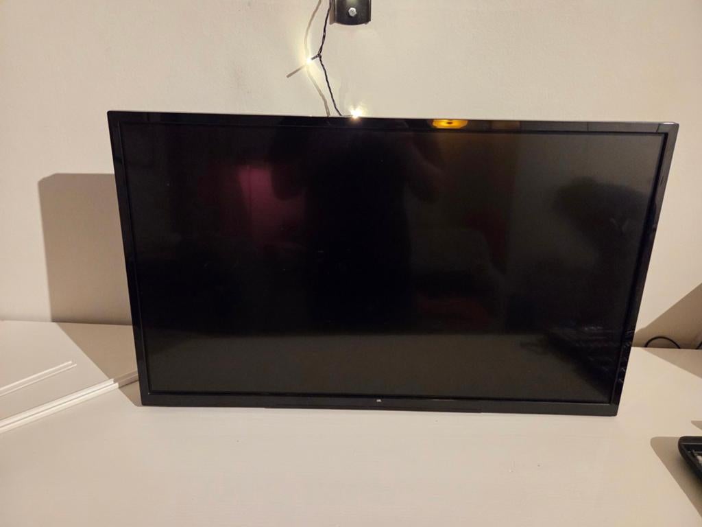 32 inch TV met ophangbeugel en afstandsbediening, Audio, Tv en Foto, Televisiebeugels, Ophalen, Gebruikt
