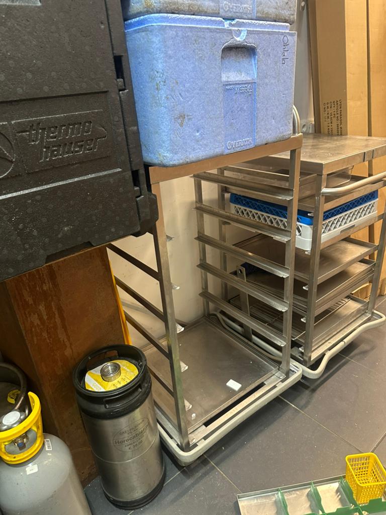 Horeca kar voor afwasrekken op wieltjes 2 karren, 100 liter of meer, Ophalen of Verzenden, Zo goed als nieuw, Transportkar