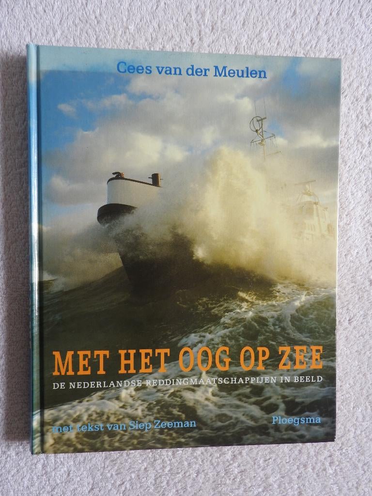 Met het oog op de zee - Nederlandse Reddingsmaatschappijen, Ophalen of Verzenden, Zo goed als nieuw, Boek of Tijdschrift