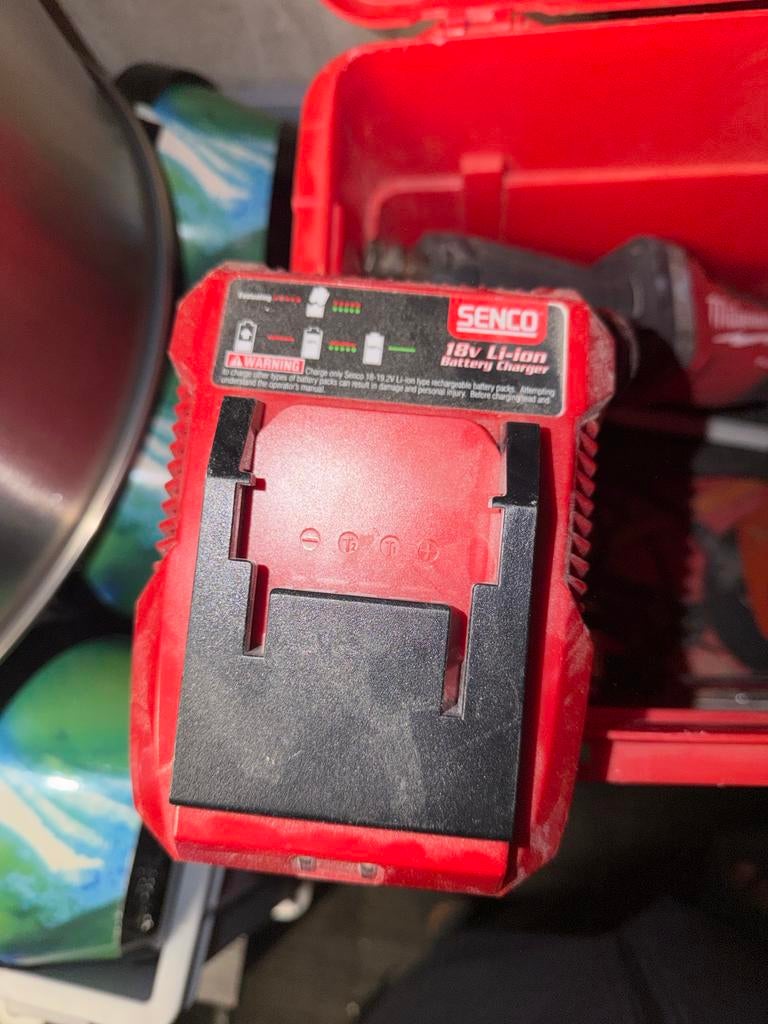 Senco 18V Li-ion Acculader voor Schietmachine, Ophalen of Verzenden, Gebruikt