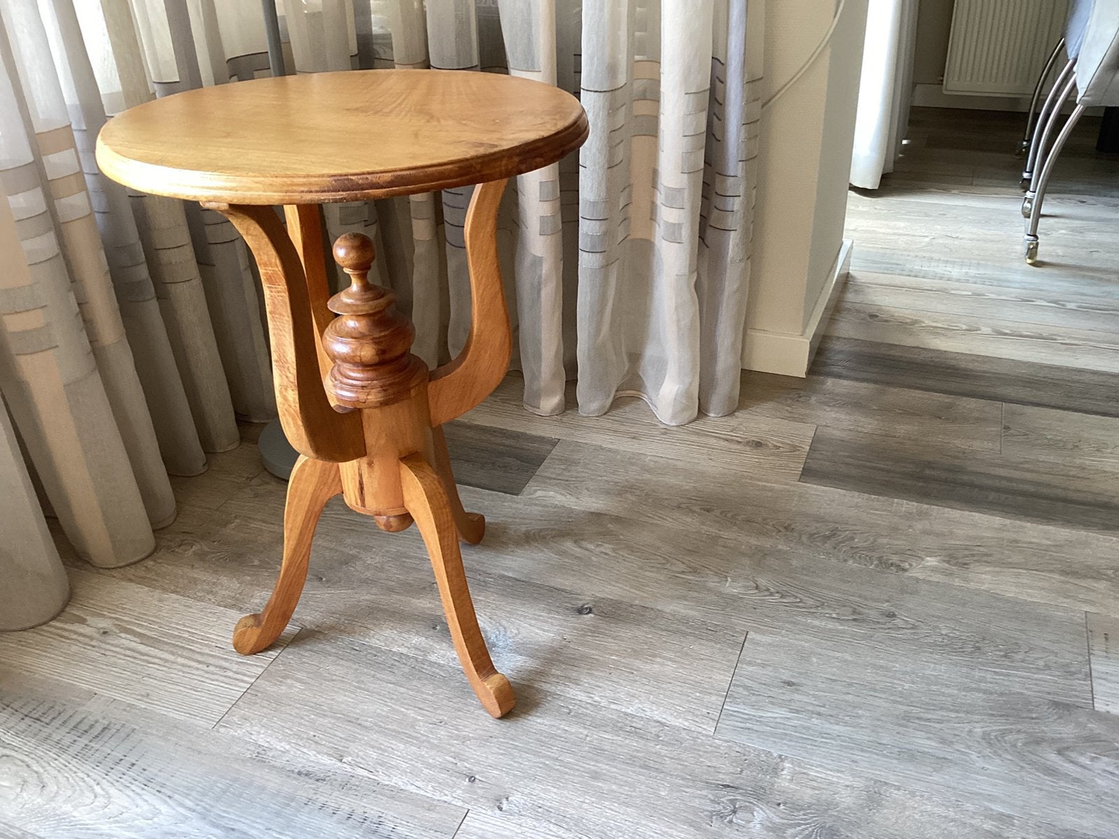 Eiken (massief) bijzettafel of plantentafel, Ophalen, Klassiek, Rond, 55 tot 75 cm