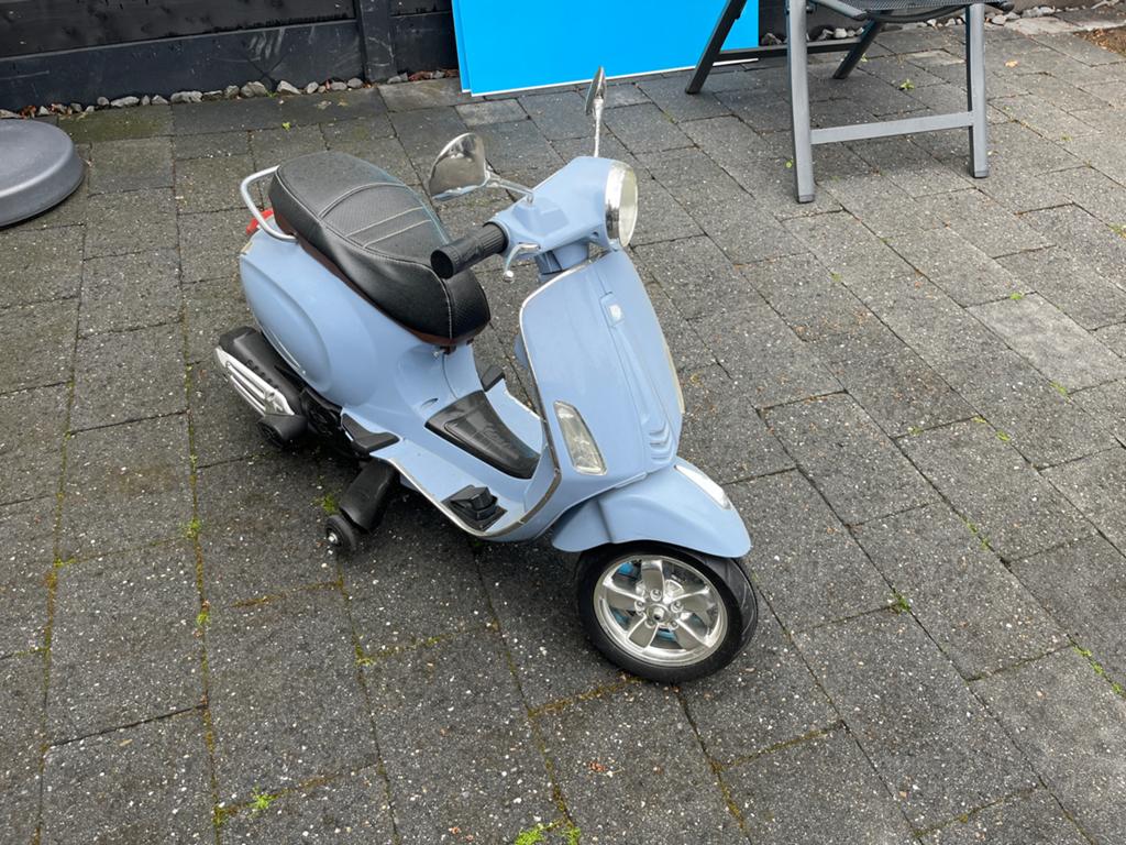 Kinder elektrische scooter - Vespa stijl, Ophalen, Gebruikt