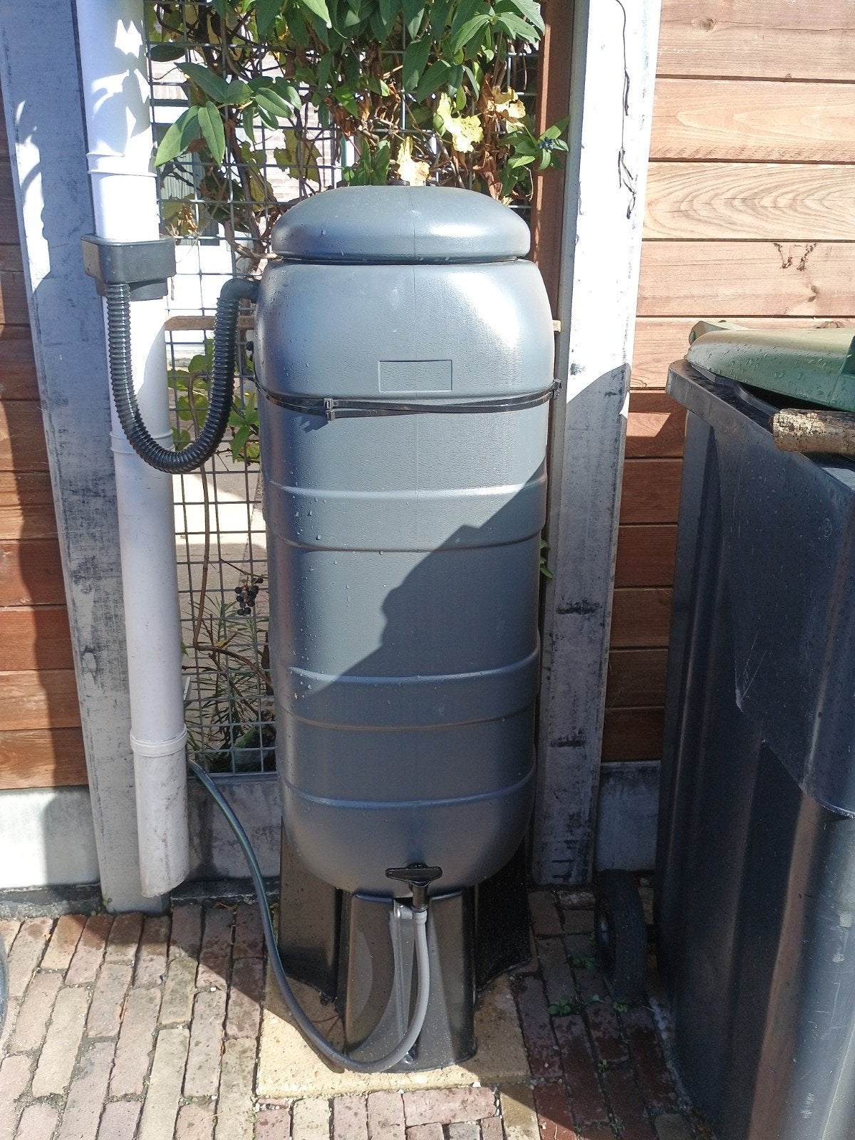 Regenton 100L grijs incl regentonstand en vulautomaat, 75 tot 150 liter, Ophalen, Zo goed als nieuw, Kunststof
