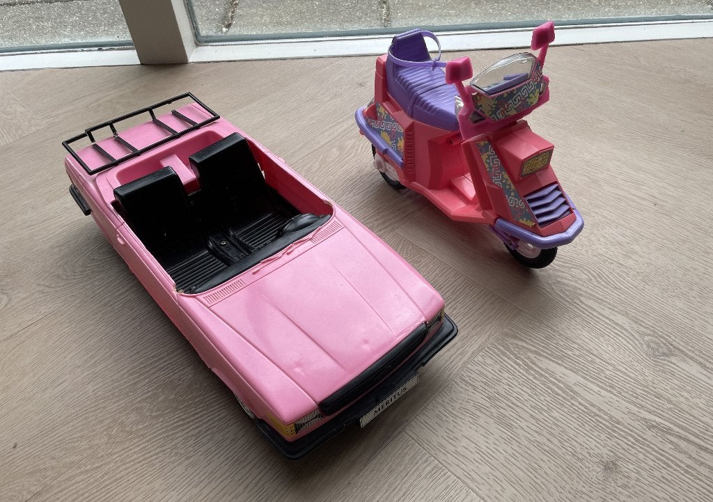 barbie scooter én barbie auto, Kinderen en Baby's, Ophalen of Verzenden, Gebruikt, Barbie