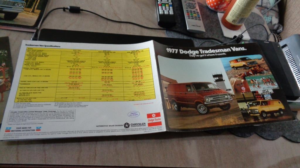 USA Folder   DODGE TRADESMAN VANS    1977, Verzenden, Zo goed als nieuw, Overige merken