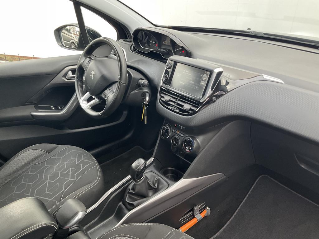 Peugeot 2008 1.2 PureTech Blue Lion Airco Cruise Trekhaak Ho, Voorwielaandrijving, 1199 cc, 82 pk, Zwart