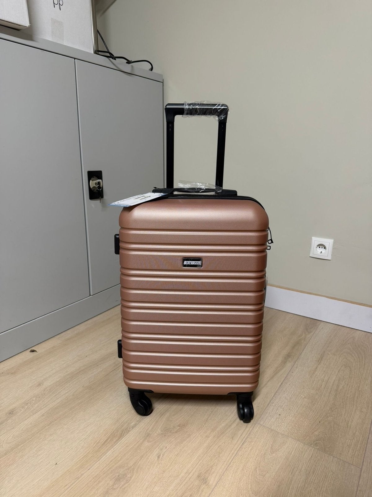Nieuwe BlockTravel 39L Koffer TSA rose goud met schade rits, Sieraden, Tassen en Uiterlijk, Koffers, Wieltjes, Hard kunststof