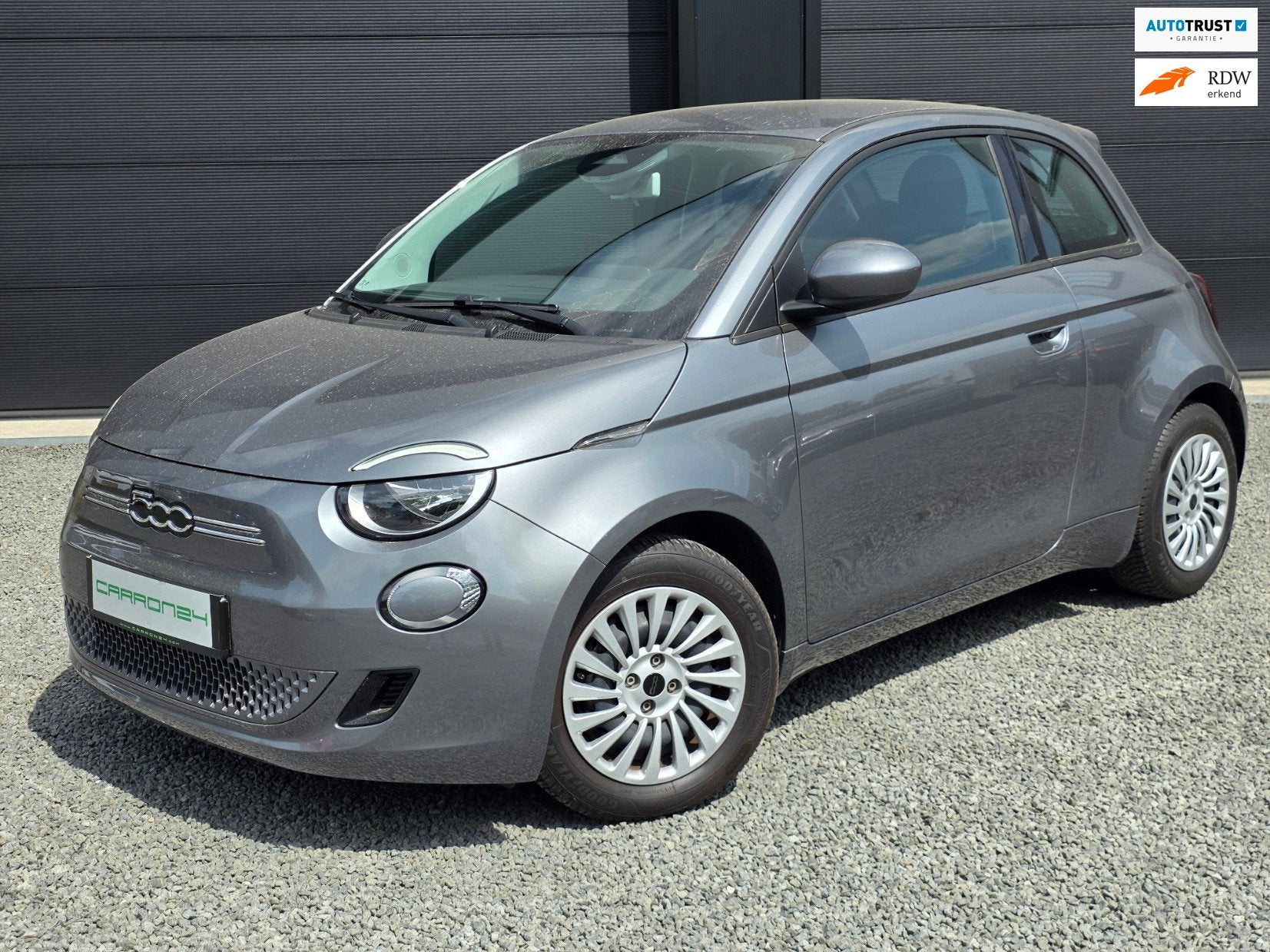Fiat 500 Action 24 kWh | Carplay | Dealer onderhouden |, Stof, Gebruikt, Zwart, 4 stoelen