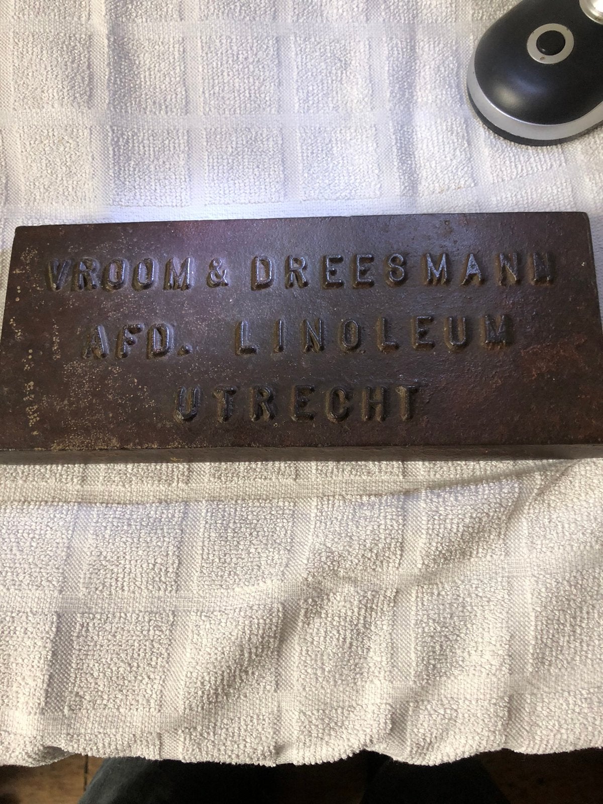 IJzeren plaquette van Vroom en Dreesmann, Ophalen of Verzenden