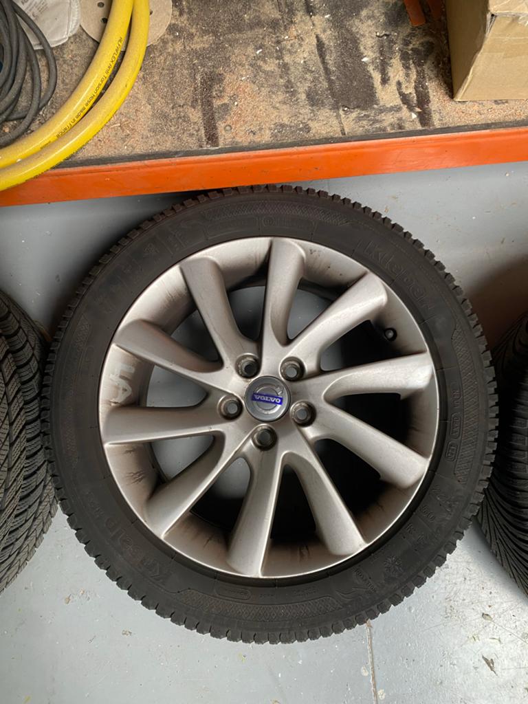 Velgen Winterbanden Volvo V70 Rex, Auto-onderdelen, Banden en Velgen, Velg(en), 17 inch, 225 mm, Winterbanden