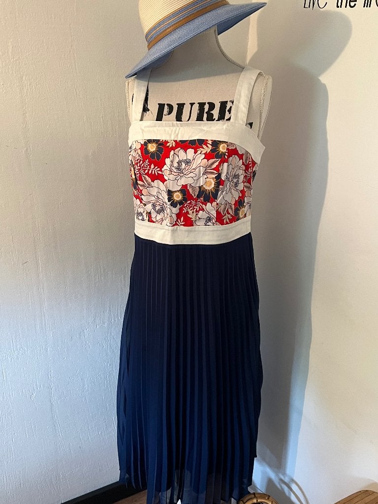 Mooie lange jurk blauw plissé met lijfje bloemenmotief, Maat 38/40 (M), Blauw, Ophalen of Verzenden, Zo goed als nieuw