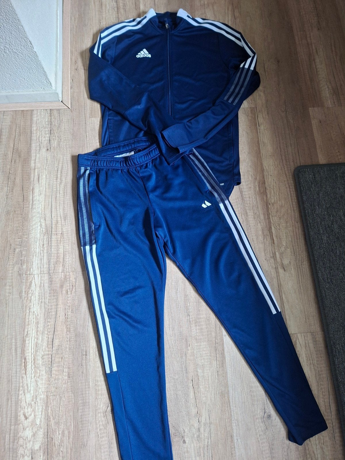 Adidas trainingspak Maat s, Blauw, Ophalen of Verzenden, Zo goed als nieuw, Adidas