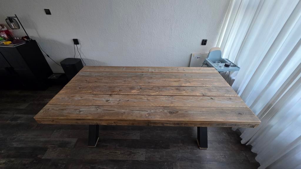 Robuuste eetkamertafel met metalen X-poten, Huis en Inrichting, Tafels | Eettafels, Gebruikt, Vier personen, Rechthoekig, Ophalen