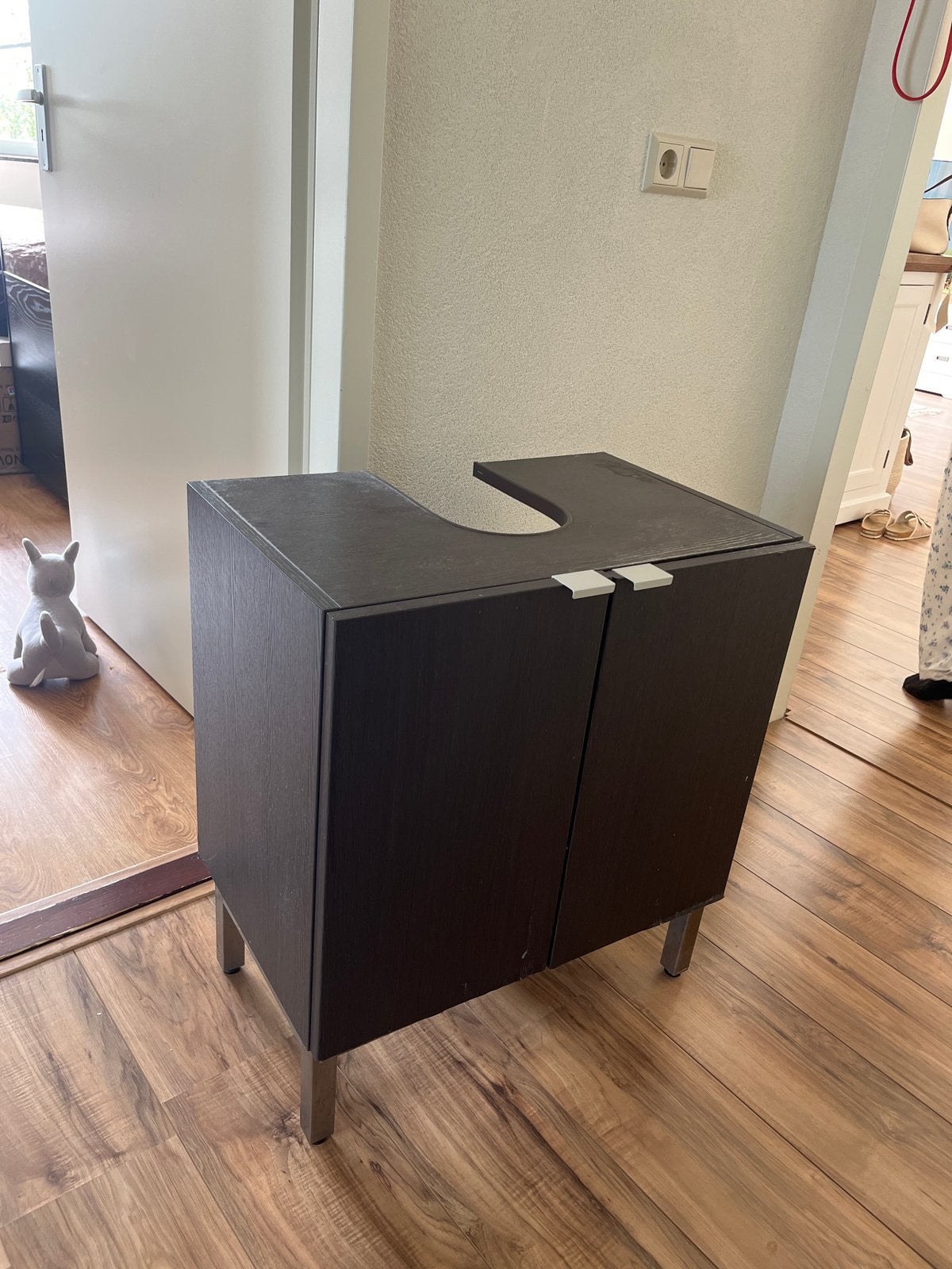 Donkerbruine badkamerkast met uitsparing voor wastafel, Ophalen, Minder dan 50 cm, Gebruikt, Minder dan 100 cm