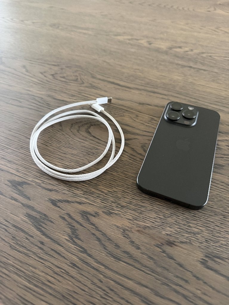 iPhone 15 Pro 256GB Black Titanium – zeer nette staat, Telecommunicatie, Mobiele telefoons | Apple iPhone, 256 GB, 86 %, Zwart