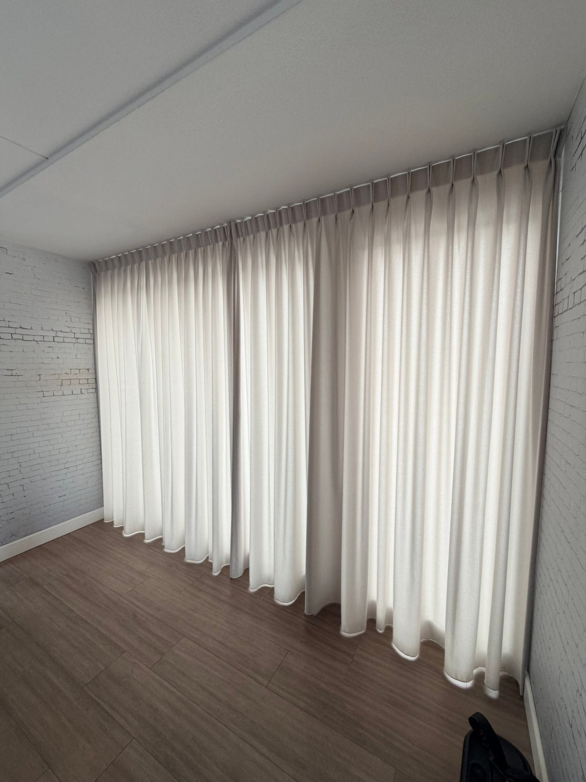 Inbetween gordijnen kleur mist met vlinderplooi, Ophalen, Zo goed als nieuw, Inbetween gordijn