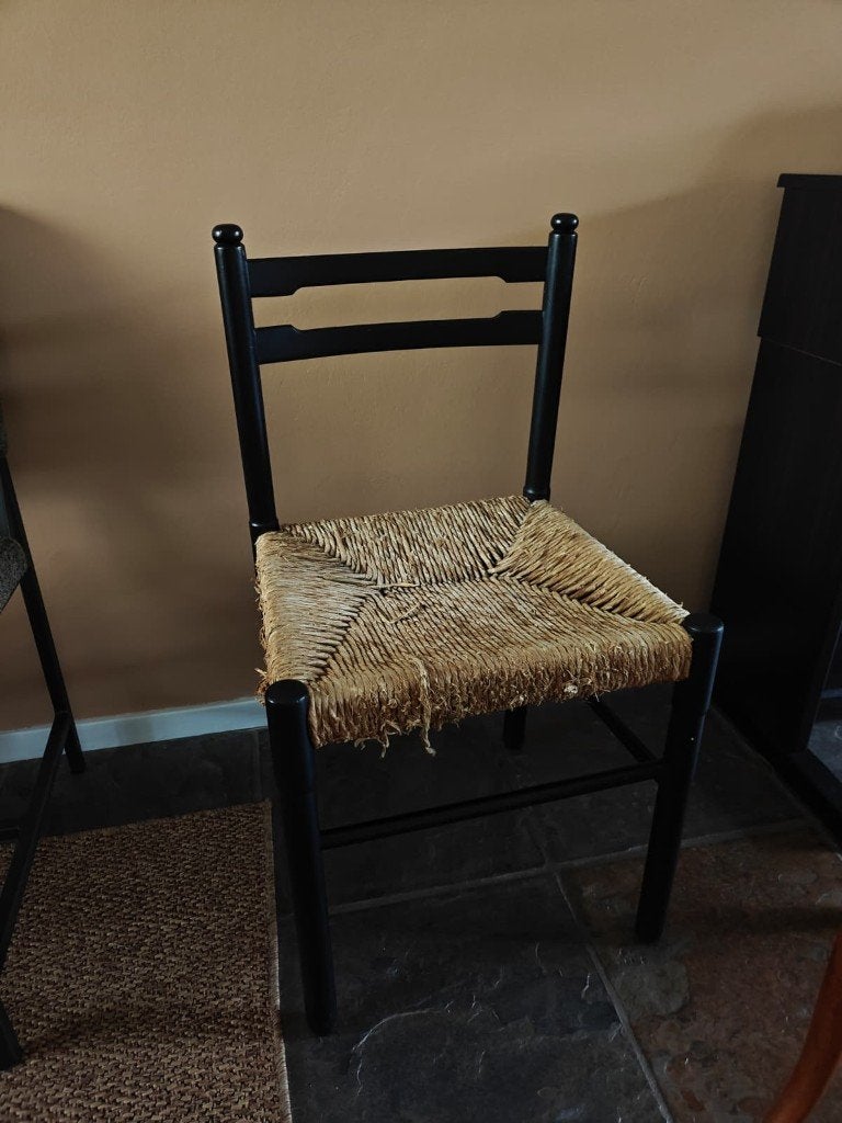 Gratis af te halen: houten stoel met rieten zitting, Huis en Inrichting, Stoelen, Ophalen, Gebruikt, Zwart, Eén