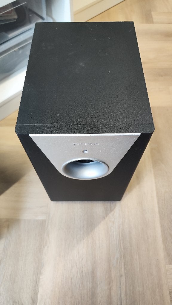 Active Subwoofer 60/100 Watt 30 tot 150 Hz, AUX-ingang, Subwoofer, Zo goed als nieuw, 60 tot 120 watt
