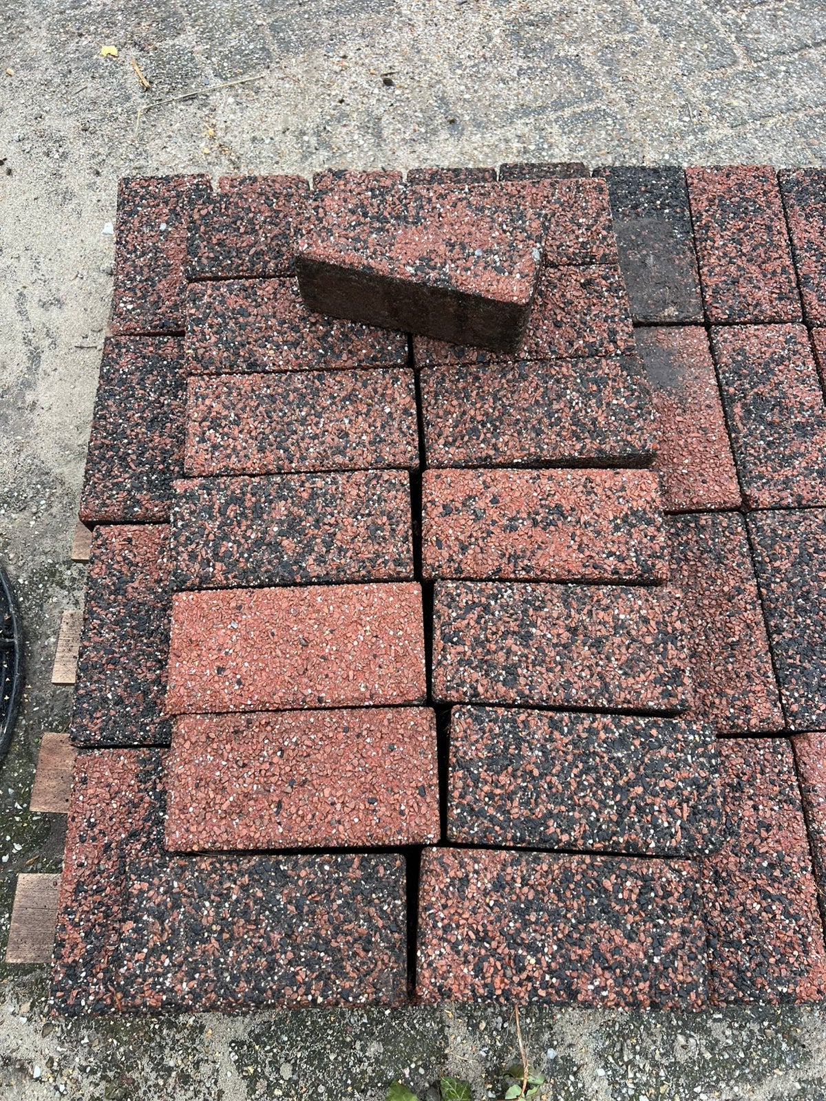GEZOCHT! 50 m2 van deze klinkers, Tuin en Terras, Gebruikt, Klinkers, Ophalen of Verzenden, 10 m² of meer