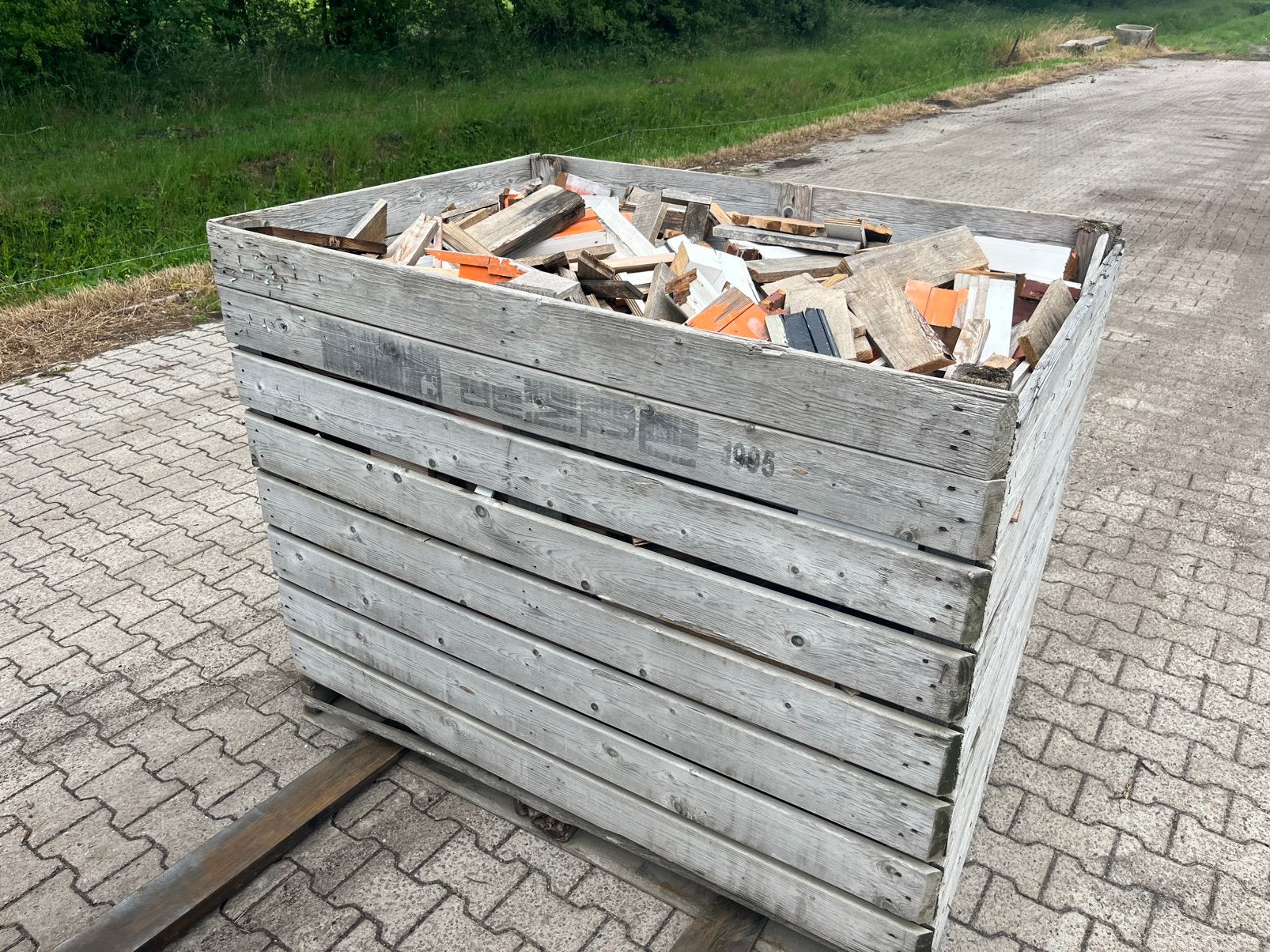 Volle kist afvalhout, Minder dan 3 m³, Ophalen
