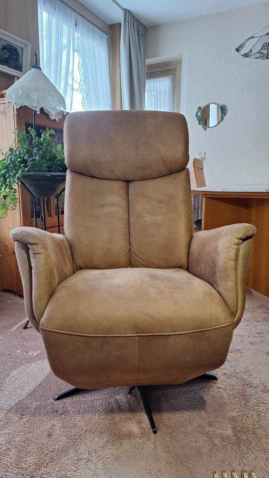 2 relaxfauteuils in cognac microleder waarvan 1 elektrisch, Huis en Inrichting, Ophalen, 75 tot 100 cm, Zo goed als nieuw, 75 tot 100 cm