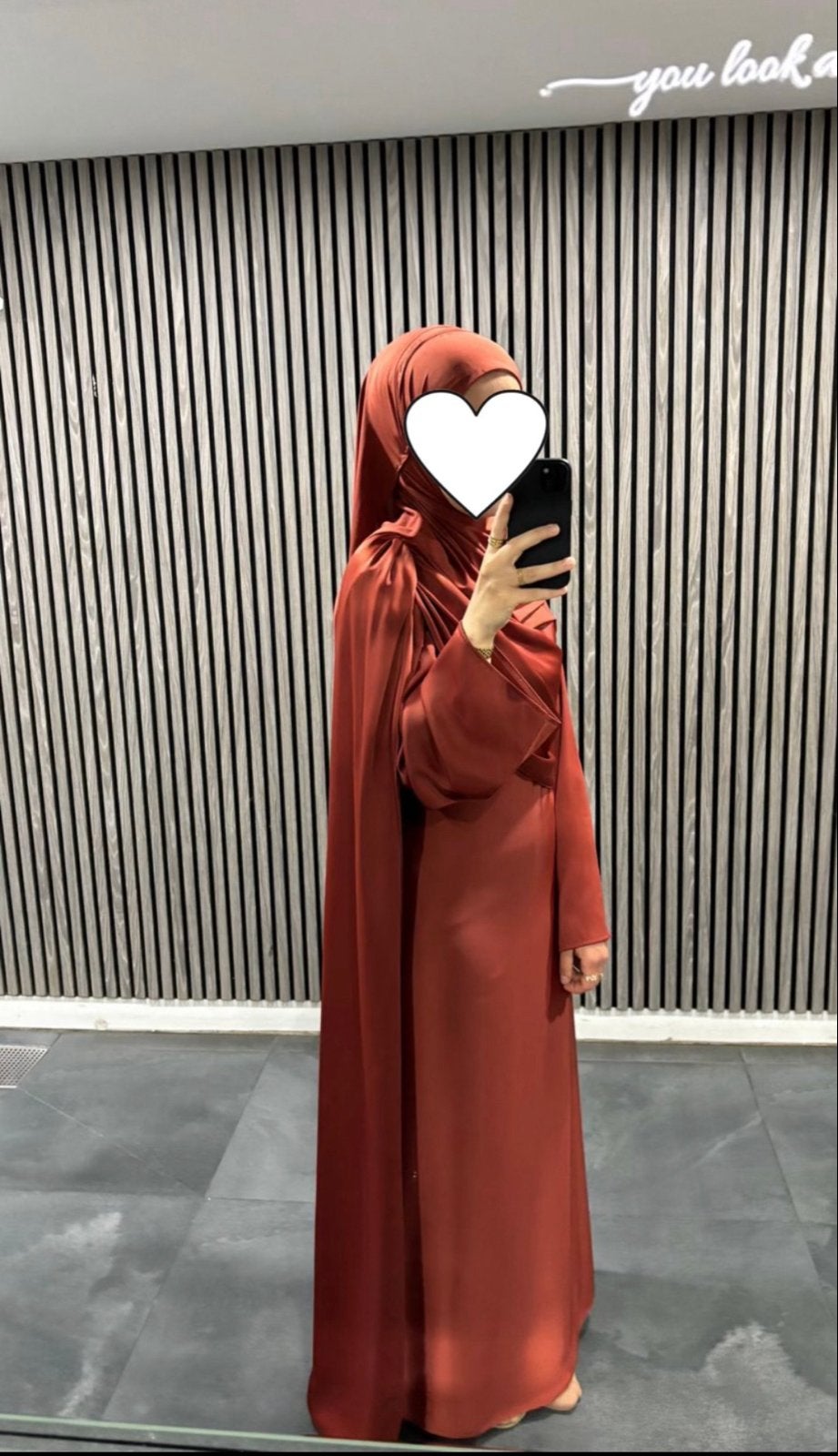 Elegante Satijnen Abaya Jurk - Roestbruin, Bruin, Zo goed als nieuw, Onder de knie, Ophalen