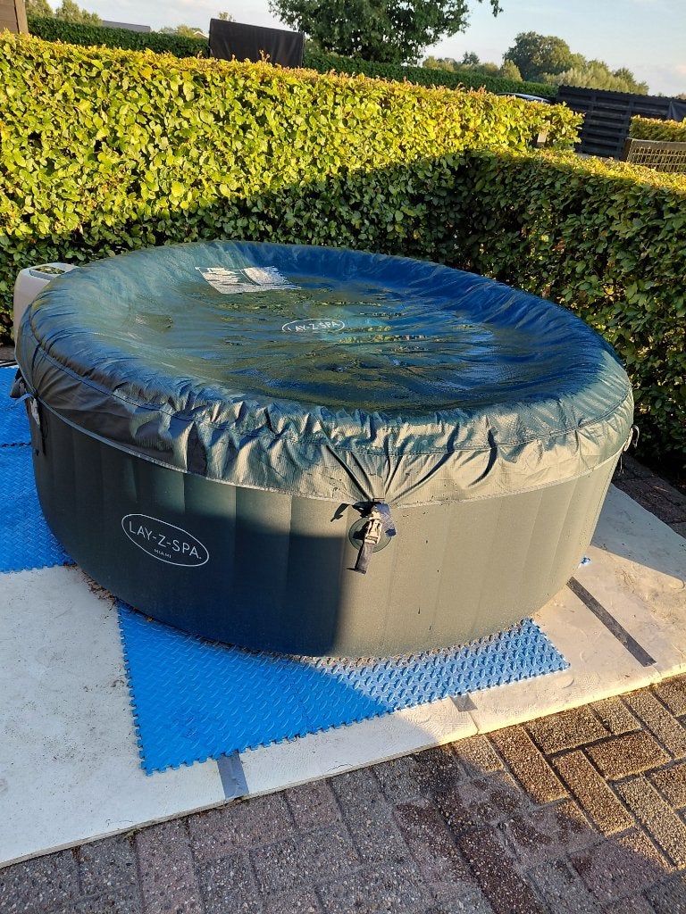 Lay-Z-Spa Miami Energy hottub 196 x 96 cm, Ophalen, Gebruikt, Filter, Opblaasbaar