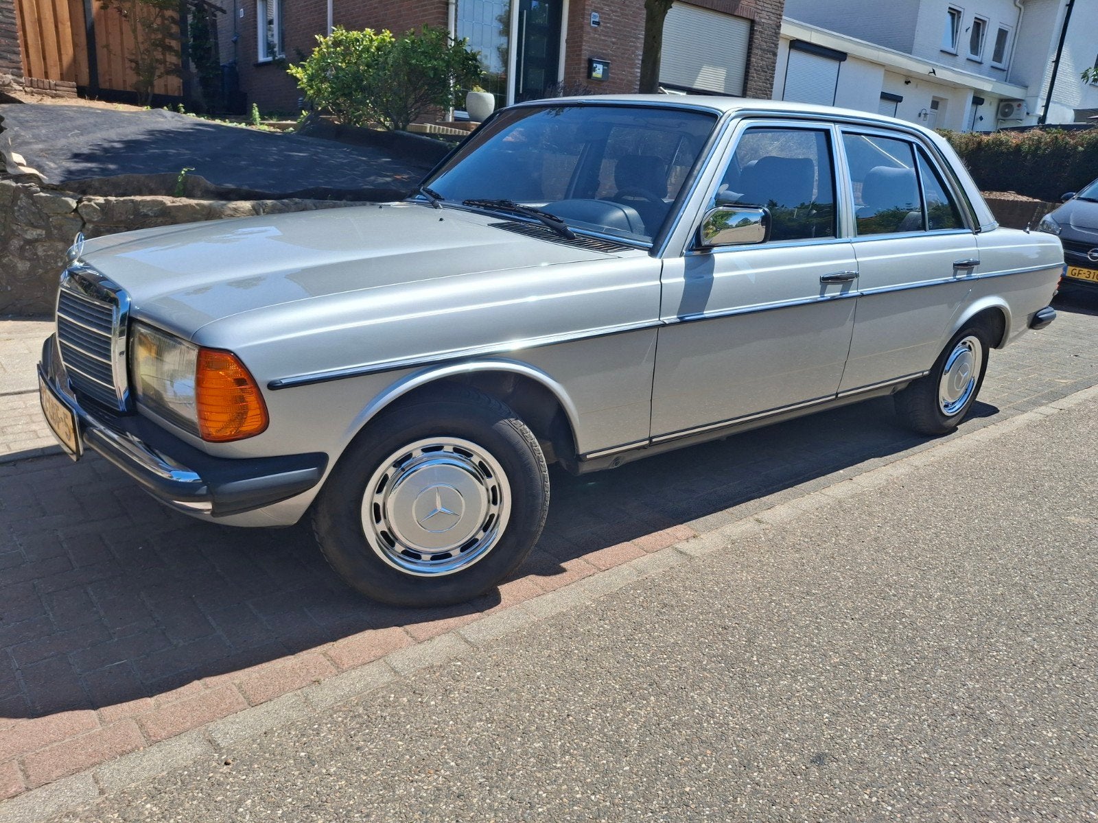 Mercedes-Benz W123 240D – 87.000 km ! – Absolute Topstaat, Diesel, Particulier, Sedan, Te koop
