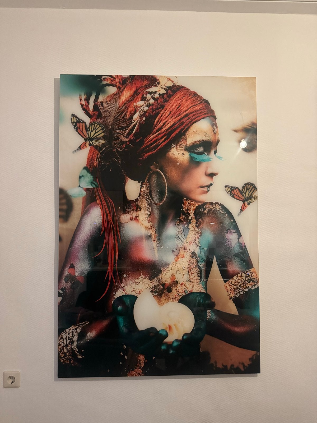 Groot plexiglas kunstwerk: Vrouw met vlinders (150x100cm), Ophangklaar, Figuren, Kunststof, Ophalen of Verzenden