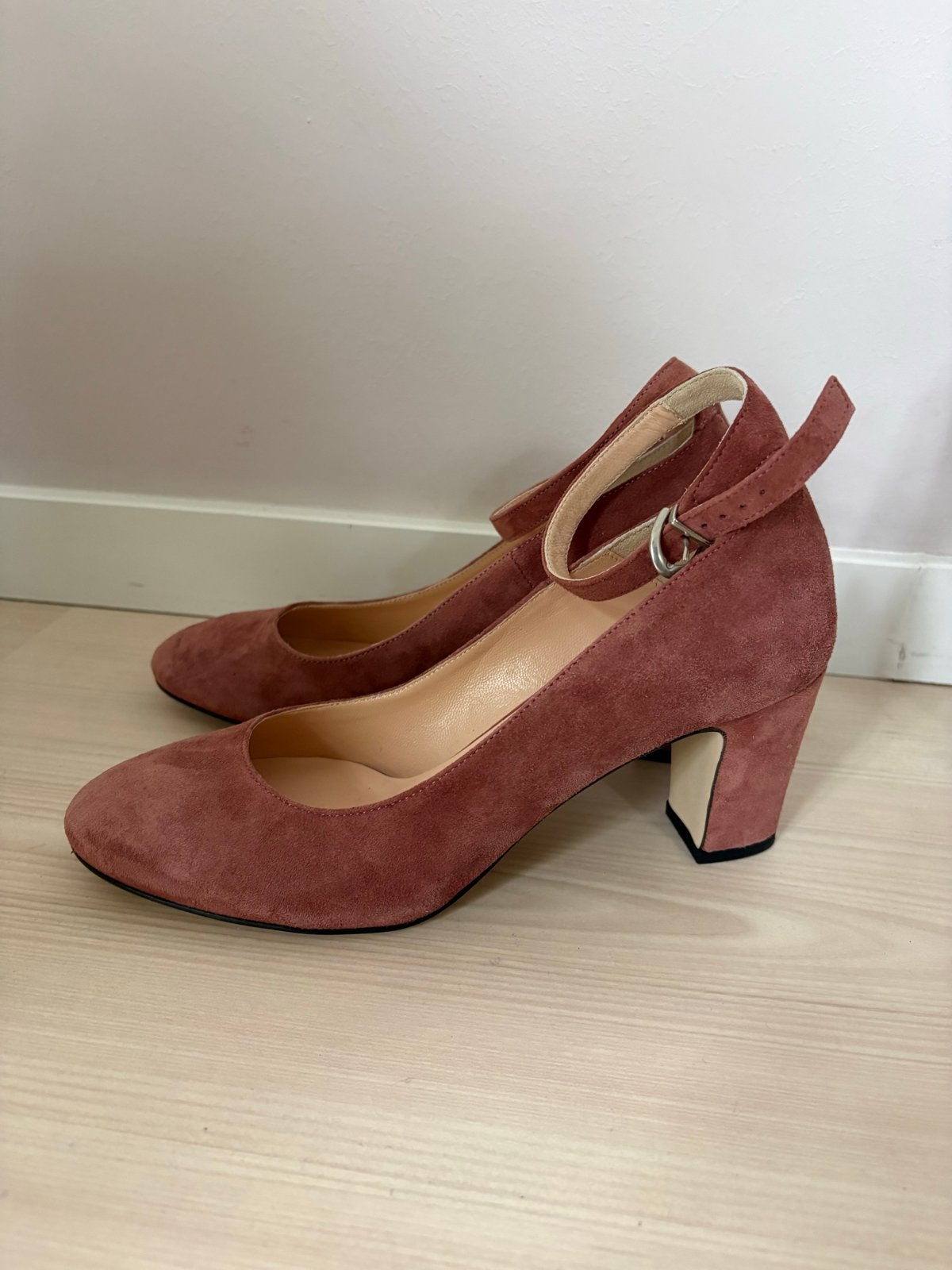 Minelli suède pumps met enkelbandje - Maat 37, Ophalen, Gedragen, Rood, Pumps