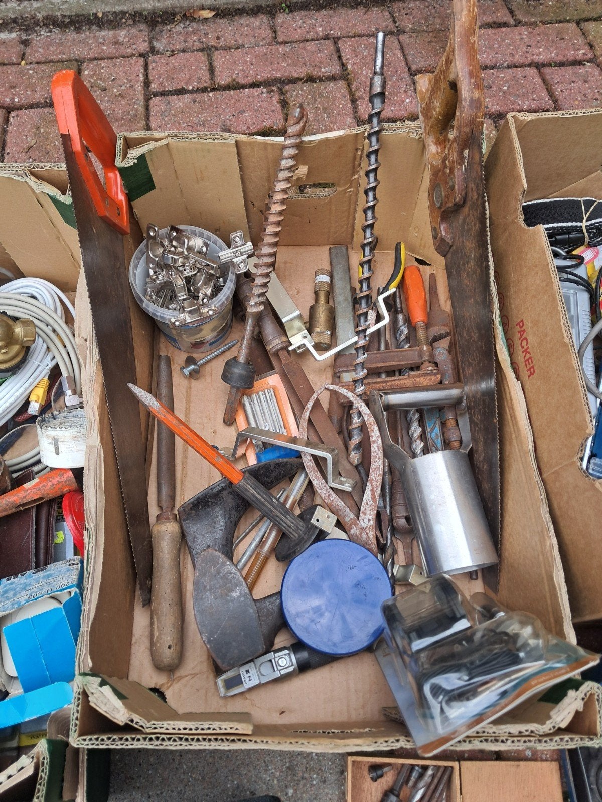 Foto 2 van Grote partij gereedschap: handgereedschap en elektrisch