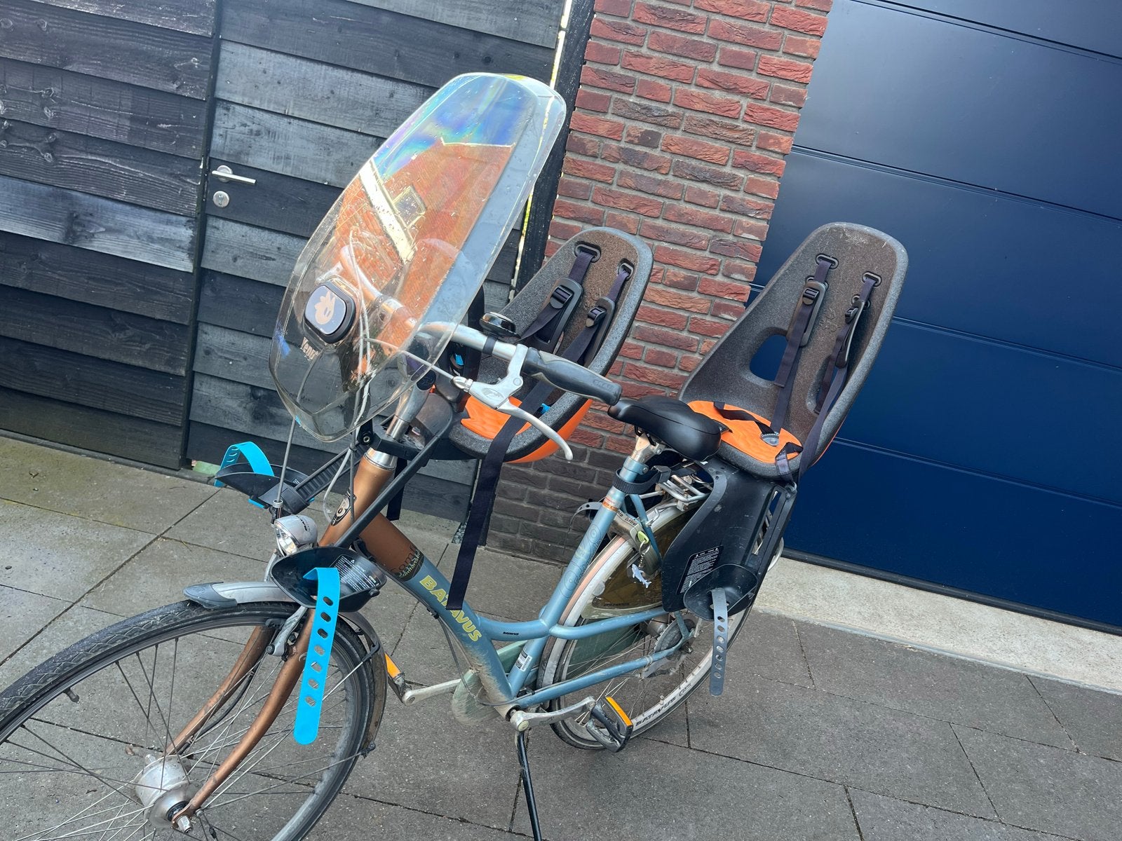 Thule Yepp voorzitje met windscherm en 2 adapters, Ophalen, Gebruikt, 0 t/m 18 kg, Voorzitje