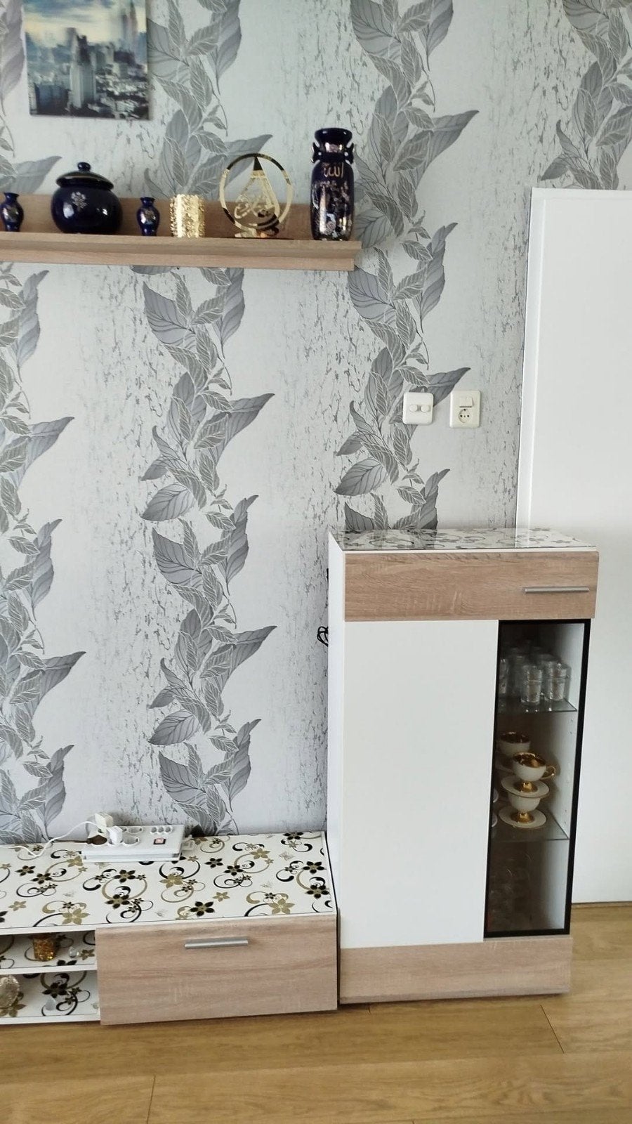 Moderne wandmeubels met opbergruimte, Met deur(en), Glas, 100 tot 150 cm, 150 tot 200 cm