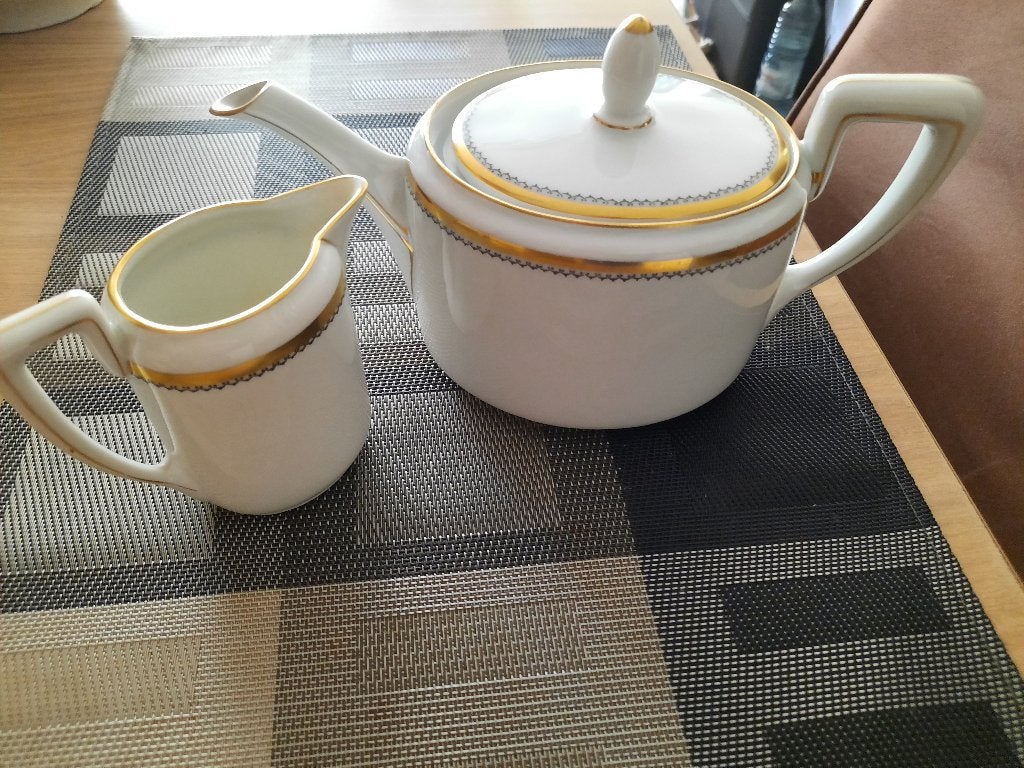 Theepot Rosenthal isolde met melkkan, Ophalen of Verzenden