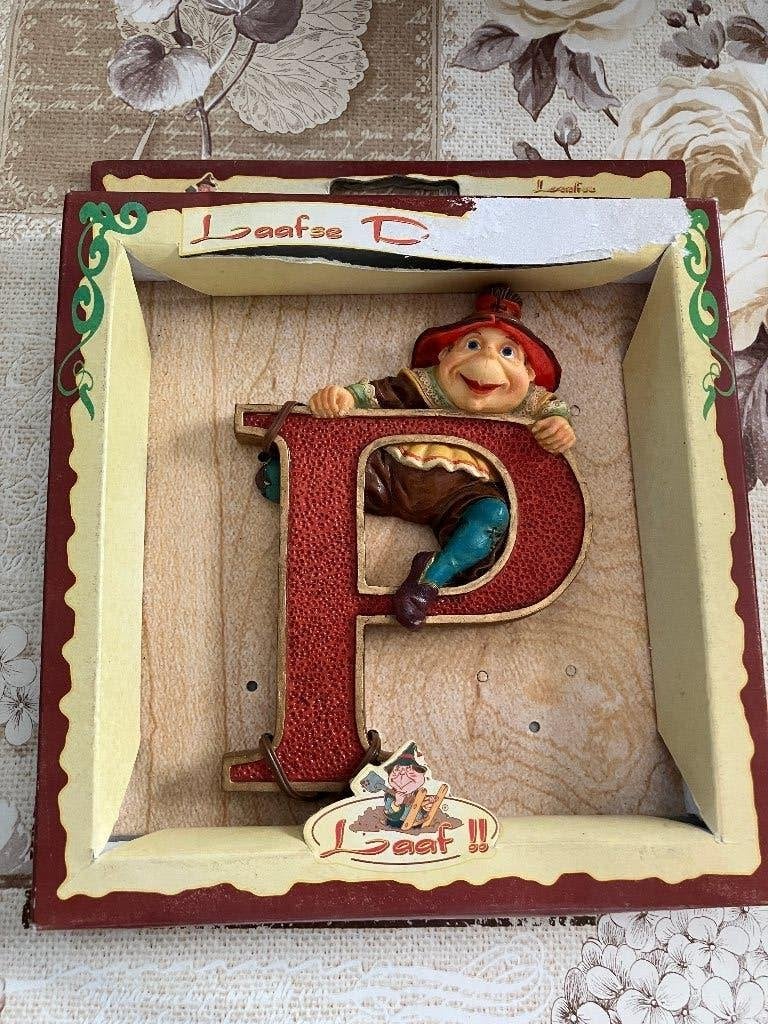 Efteling ' Volk van laaf ' letter P - deurletter, Ophalen of Verzenden, Zo goed als nieuw, Beeldje of Poppetje