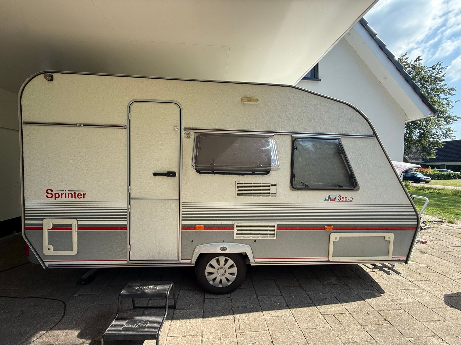 Caravan Beyerland Sprinter 390 (2000) direct vakantieklaar!, Omvormbare zithoek, Treinzit, Particulier, Schokbreker
