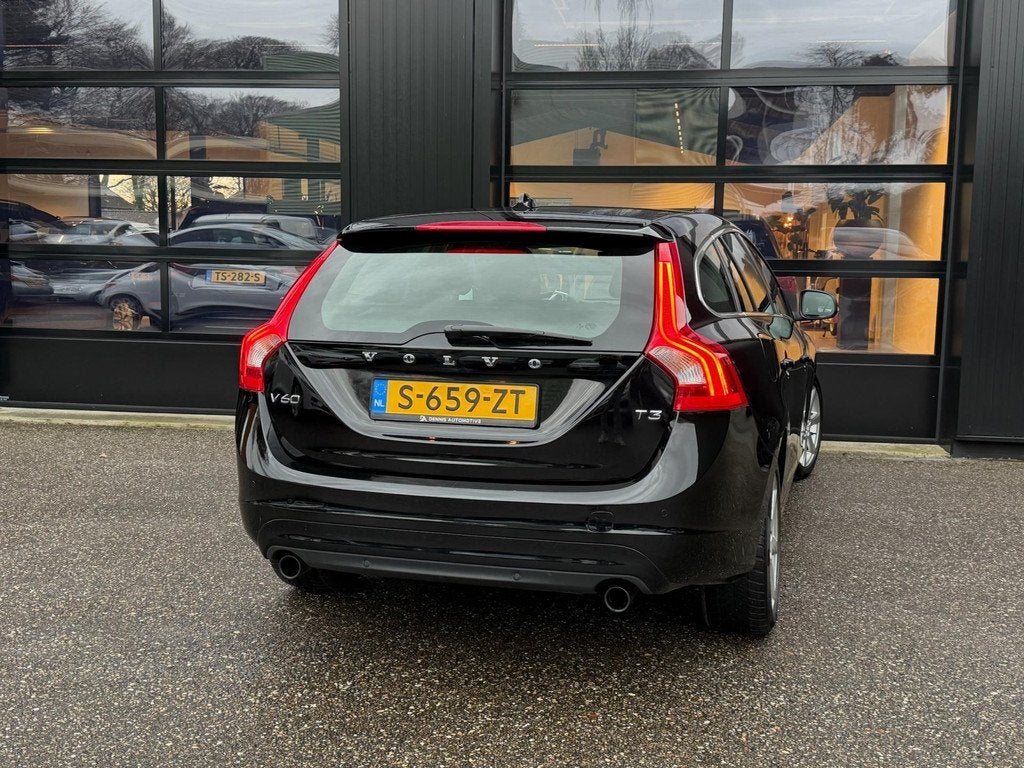 Volvo V60 2.0 T3 Ocean Race Xenon Stoelverwarming Navi LED, Auto's, Volvo, Gebruikt, Euro 6, 4 cilinders, 1969 cc