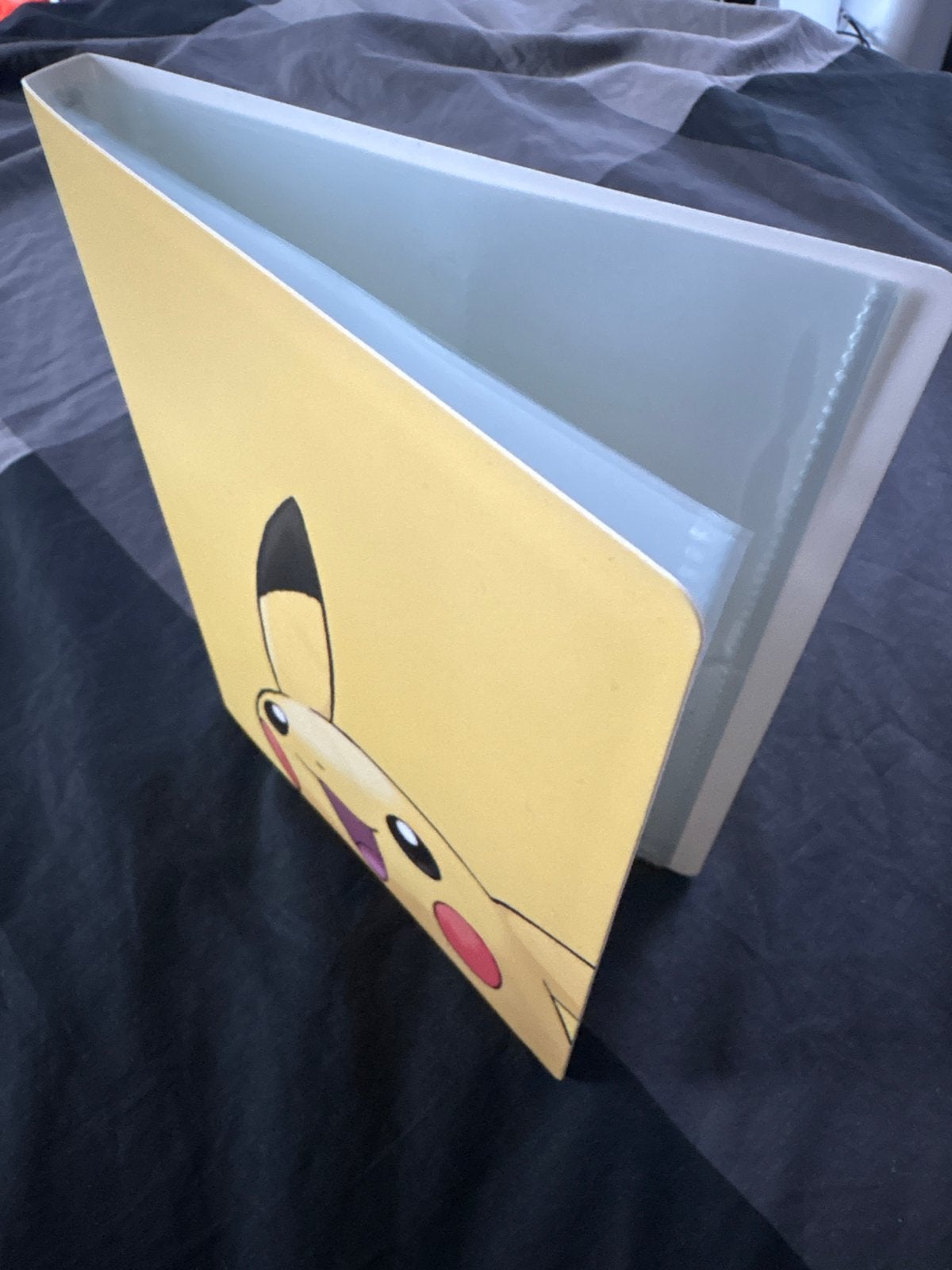 Pokémon Pikachu Binder - Ultra Pro Binder 2x2 80 kaarten, Ophalen of Verzenden, Nieuw, Overige typen