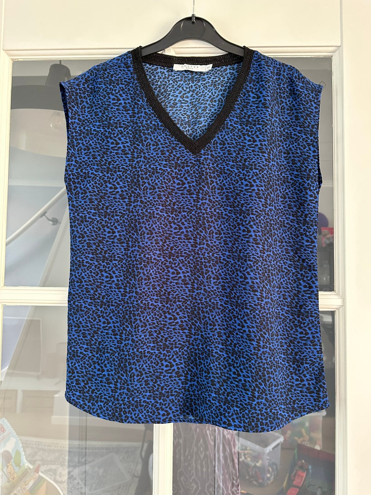 Prachtige top met glitters op de bies Costes maat XS, Kleding | Dames, Blauw, Ophalen of Verzenden, Zo goed als nieuw, Korte mouw