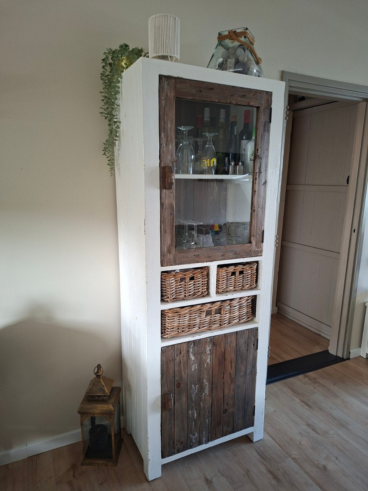 Robuuste massiefhouten vitrine kast, Ophalen, Gebruikt