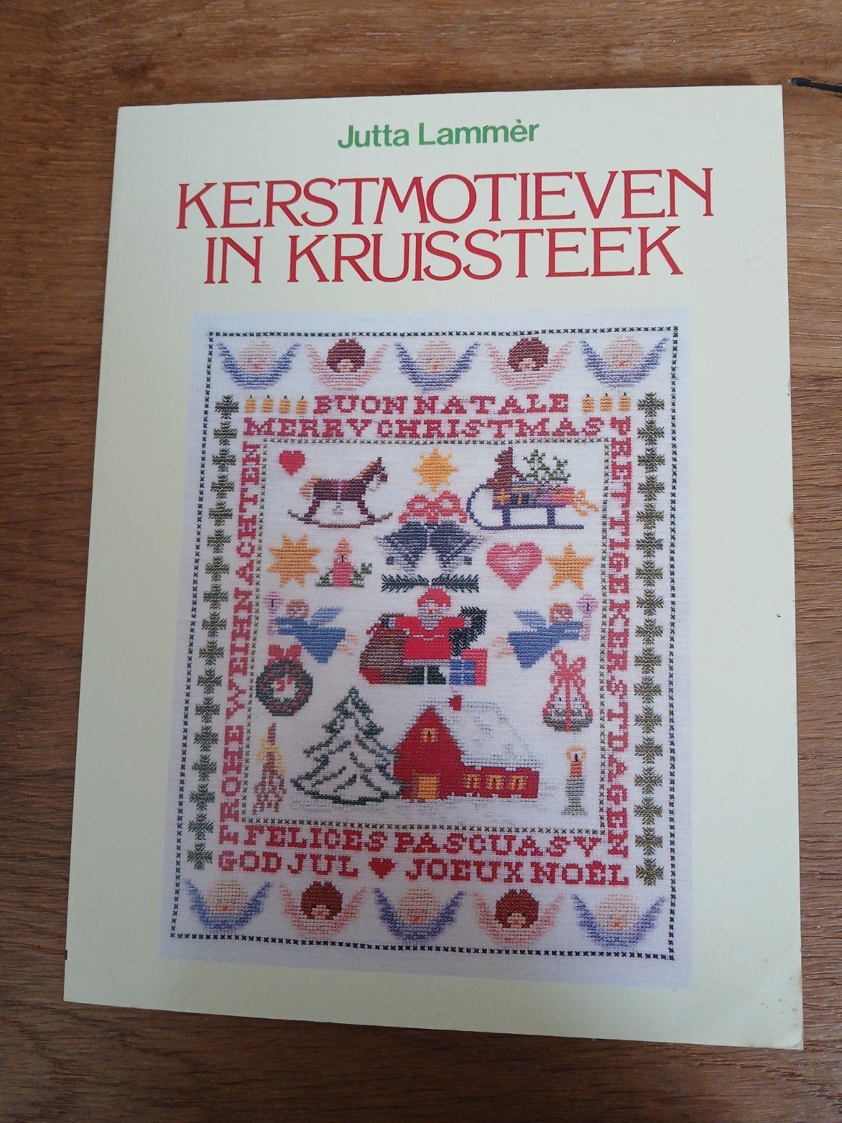 Kerstmotieven in Kruissteek - Borduurpatronen Boek, Ophalen of Verzenden, Borduren en Naaien, Jutta Lammèr
