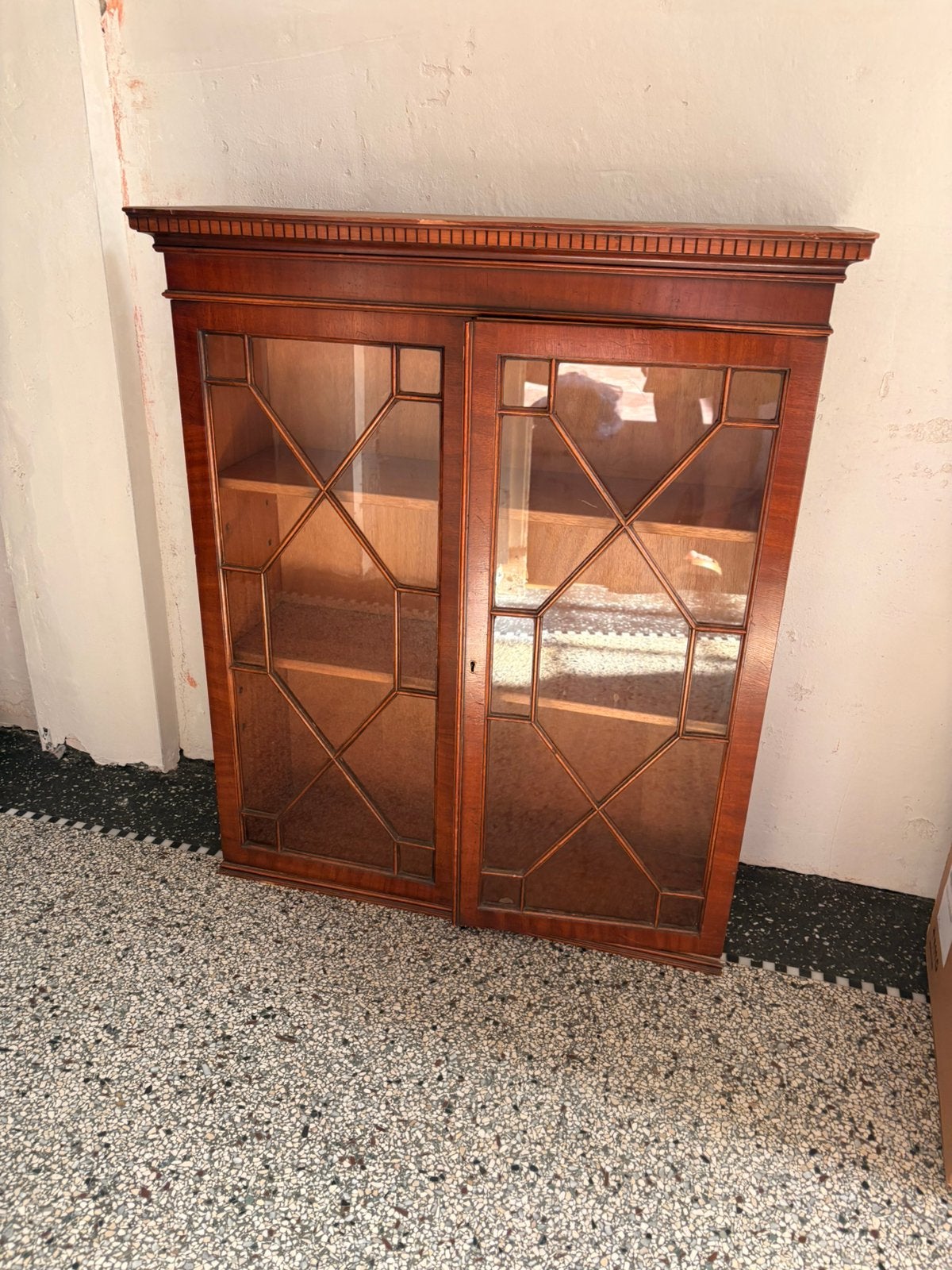 Vintage houten vitrine kastje, Ophalen