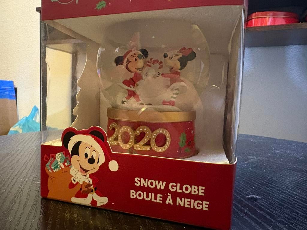 Disney Snow Globe 2020, Ophalen of Verzenden, Mickey Mouse, Nieuw, Beeldje of Figuurtje