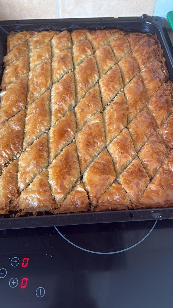 Baklava 40 euro een pan zoals op de foto heel lekker, Ophalen, Nieuw